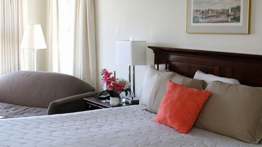 Camden Riverhouse Hotel and Inn